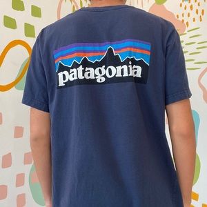 Patagonia Men’s dark blue short sleeve T-shirt